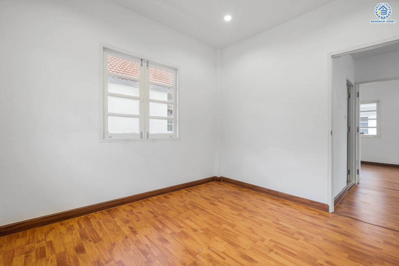 บ้านมือสองตกแต่งใหม่ ม.ลลิลอินเดอะพาร์ค บางใหญ่ พร้อมอยู่ตอบโจทย์ทุกฟังก์ชัน เนื้อที่ 50 ตร.ว. ฟังก์ชัน 3 ห้องนอน 2 ห้องน้ำ 1 ที่จอดรถ บนทำเลเดินทางสะดวก ใกล้เซ็นทรัลเวสต์เกต ทางด่วน "กาญจนาภิเษก และเพียง 5 นาทีถึงรถไฟฟ้าสายสีม่วง "สถานีตลาดบางใหญ่"